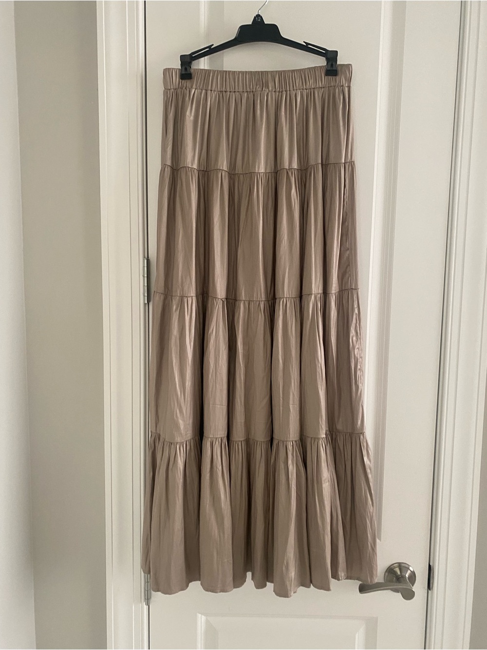 NWT Elie Elie Tahari Maxi Tiered Skirt SZ M Flowy Tan Beautiful Nice Sheen